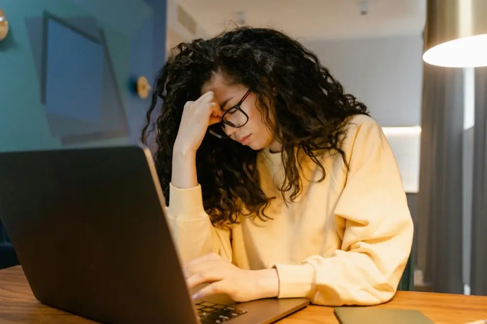 Le stress quotidien du suivi fournisseur manuel